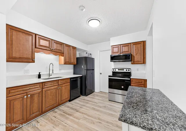 Listing Photo 5 - Condo for sale in building located at 9000 York Ln, Melbourne, FL 32904 - Unit #8b