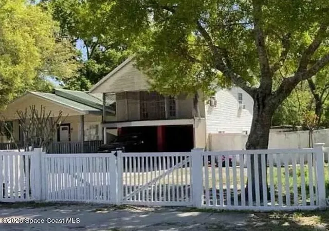Photo 2 of Single family home for sale at 803 E Alabama St, Plant City, FL 33563 | MLS# 1086809 | Listing updated on 2026-09-05