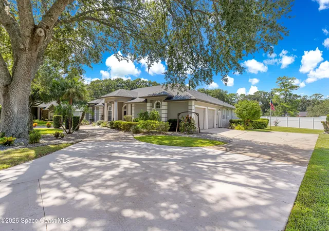 Photo 3 of Sale Pending at 4801 SE 11th Place, Ocala, FL 34471 | MLS# 1086938 | Listing updated on 2026-09-17