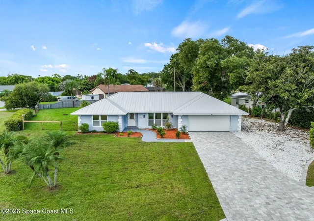 Photo 1 of Sale Pending at 404 21st Street Se, Vero Beach, FL 32962 | MLS# 1087444 | Listing updated on 2026-09-22