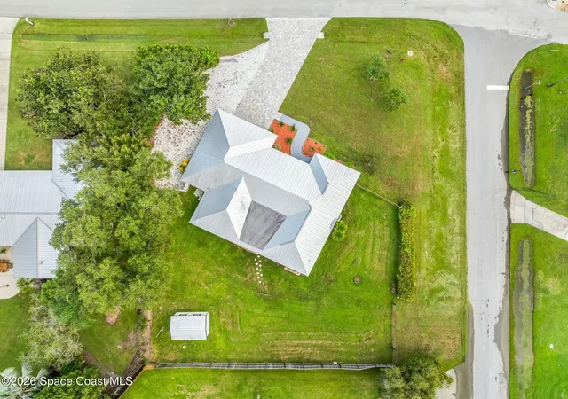 Photo 2 of Sale Pending at 404 21st Street Se, Vero Beach, FL 32962 | MLS# 1087444 | Listing updated on 2026-09-22