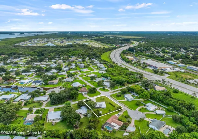 Photo 3 of Sale Pending at 404 21st Street Se, Vero Beach, FL 32962 | MLS# 1087444 | Listing updated on 2026-09-22