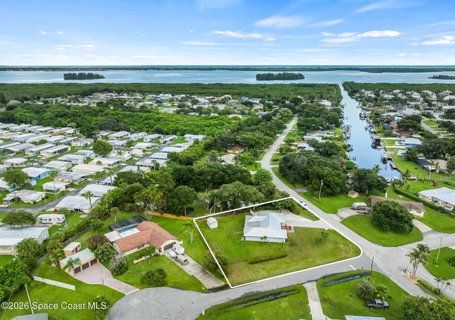 Photo 3 of Sale Pending at 404 21st Street SE, Vero Beach, FL 32962 | MLS# 1087444 | Listing updated on 2026-09-22