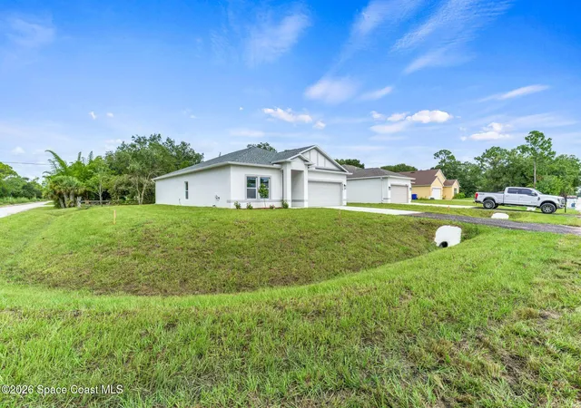 Photo 3 of Single family home for sale at 8115 104th Avenue, Vero Beach, FL 32967 | MLS# 1087319 | Listing updated on 2026-09-12