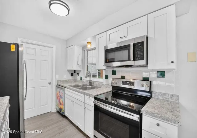 Photo 3 of Single family home for sale at 915 Glenda Dr, Titusville, FL 32780 | MLS# 1087271 | Listing updated on 2026-09-11