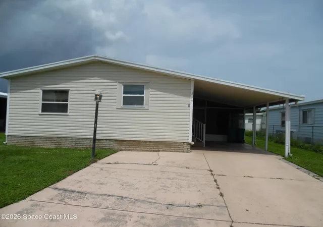 Photo 3 of Manufactured home for sale at 514 Puffin Dr, Sebastian, FL 32976 | MLS# 1087672 | Listing updated on 2026-09-17