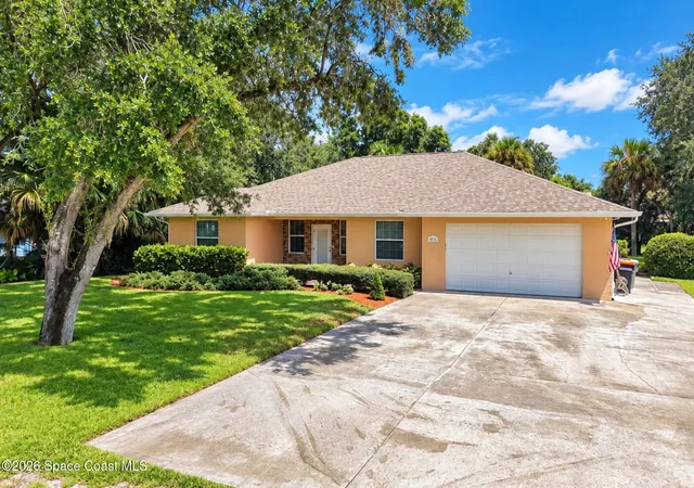 Photo 2 of Sale Pending at 1876 Hedden Pl, Vero Beach, FL 32966 | MLS# 1087693 | Listing updated on 2026-09-22