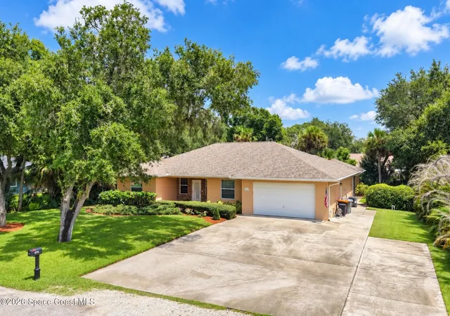 Photo 4 of Sale Pending at 1876 Hedden Pl, Vero Beach, FL 32966 | MLS# 1087693 | Listing updated on 2026-09-22