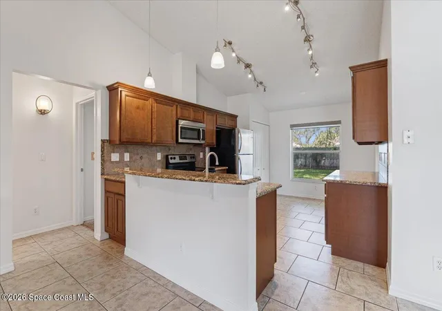 Photo 3 of Single family home for sale at 816 Hunters Crk Dr, Melbourne, FL 32904 | MLS# 1087637 | Listing updated on 2026-09-21