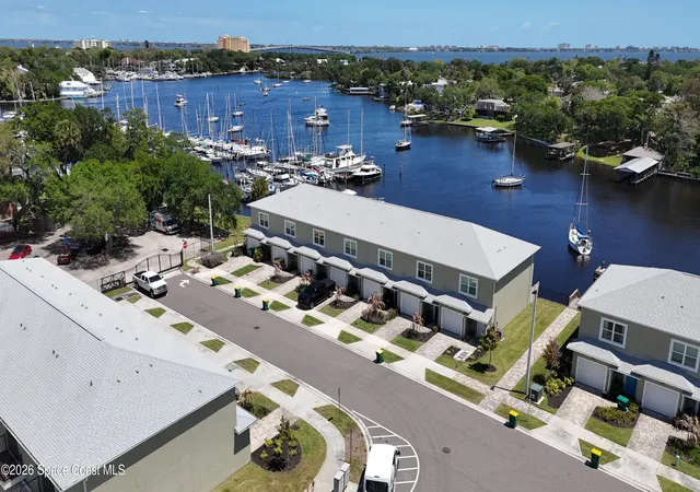 Townhouse for sale at 913 Paddleboard Ct, Melbourne, FL 32935 | MLS# 1087635
