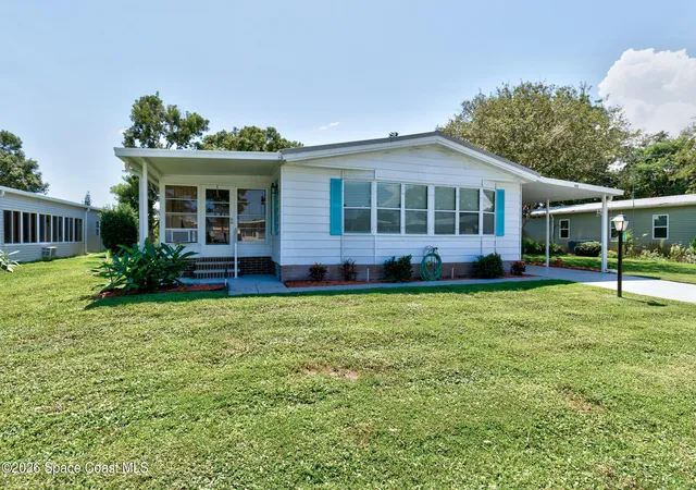 Photo 2 of Manufactured home for sale at 923 Hemlock St, Sebastian, FL 32976 | MLS# 1087689 | Listing updated on 2026-09-16