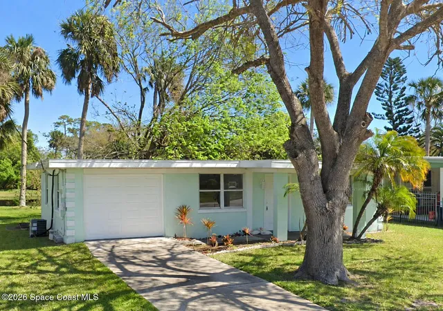 Photo 3 of Single family home for sale at 414 Jefferson Ave, Port Orange, FL 32127 | MLS# 1087881 | Listing updated on 2026-10-05
