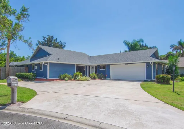 Photo 1 of Sale Pending at 330 W Forest Trl, Vero Beach, FL 32962 | MLS# 1088109 | Listing updated on 2026-09-29