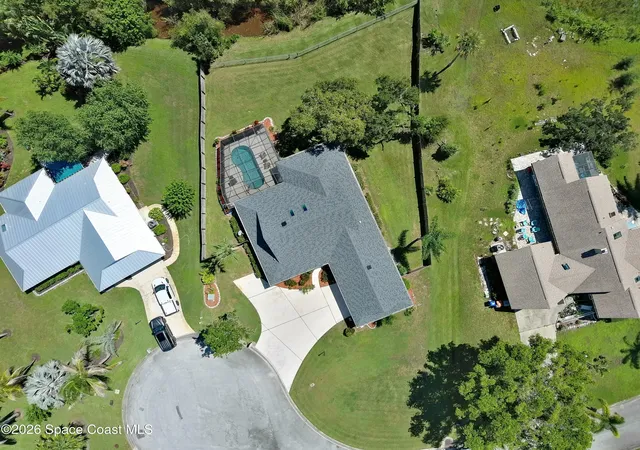 Photo 3 of Sale Pending at 330 W Forest Trl, Vero Beach, FL 32962 | MLS# 1088109 | Listing updated on 2026-09-29