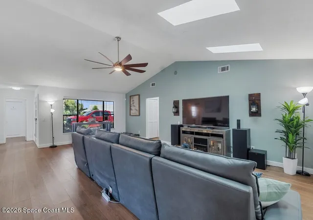 Photo 3 of Sale Pending at 330 W Forest Trl, Vero Beach, FL 32962 | MLS# 1088109 | Listing updated on 2026-09-29