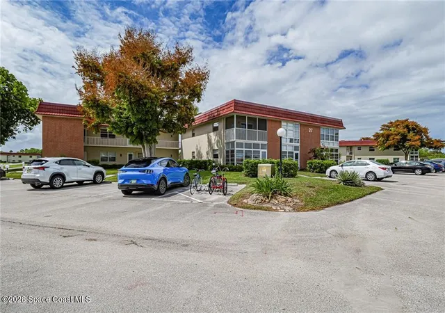 Photo 1 of Sale Pending at 27 Pine Arbor Ln #205, Vero Beach, FL 32962 | MLS# 1088072 | Listing updated on 2026-10-01