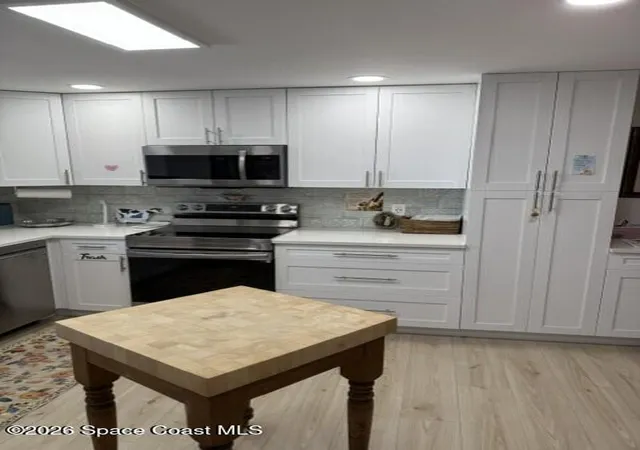 Listing Photo 5 - Condo for sale in building located at 105 Oxford 600, West Palm Beach, FL 33417