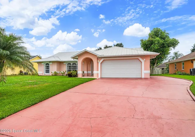 Photo 3 of Sale Pending at 949 Carnation Dr, Sebastian, FL 32958 | MLS# 1088111 | Listing updated on 2026-10-03