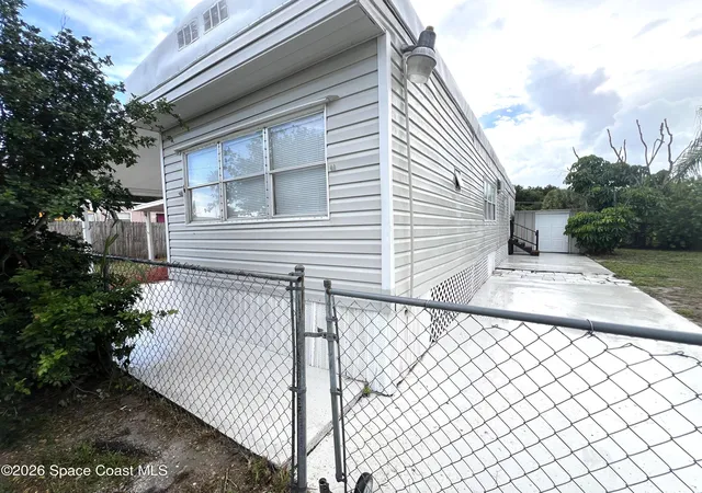 Photo 2 of Manufactured home for sale at 2751 Park Ln NE, Palm Bay, FL 32905 | MLS# 1088238 | Listing updated on 2026-09-23