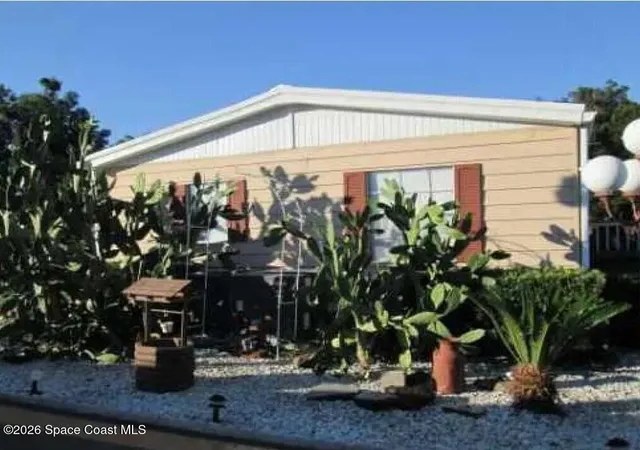 Photo 2 of Manufactured home for sale at 9928 Ne 29th Terrace, Anthony, FL 32617 | MLS# 1088268 | Listing updated on 2026-09-23