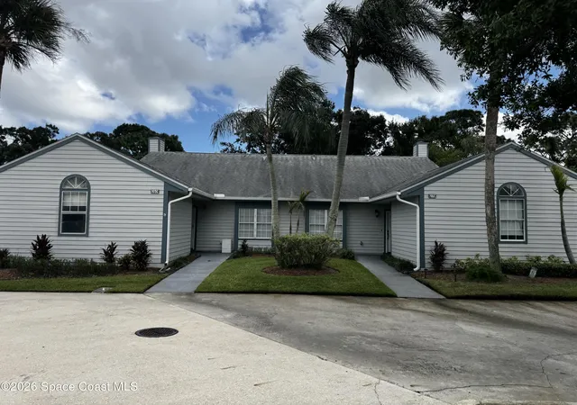 Listing Photo 2 - Condo for sale in building located at 270 Lake In The Woods Dr, Melbourne, FL 32901 - Unit #2-111