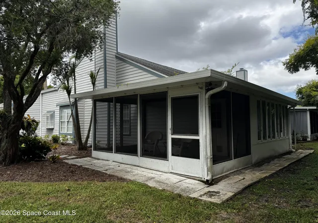 Listing Photo 5 - Condo for sale in building located at 270 Lake In The Woods Dr, Melbourne, FL 32901 - Unit #2-111