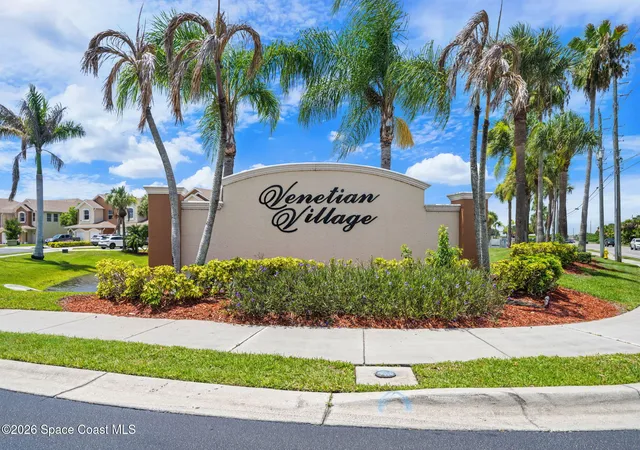 Listing Photo 2 - Condo for sale in building located at 1020 Venetian Dr, West Melbourne, FL 32904 - Unit #101