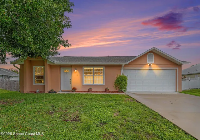 Single family home for sale at 1685 Hawksbill St NW, Palm Bay, FL 32907 | MLS# 1090450