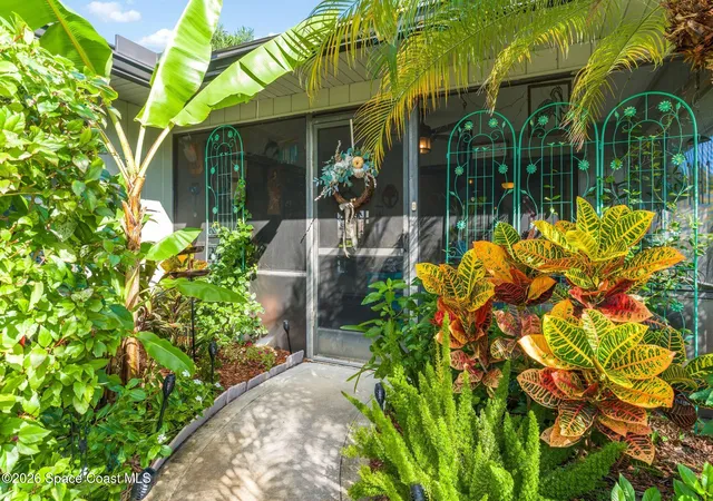 Condo for sale at 634 Centre Ct SW #102, Vero Beach, FL 32962 | MLS# 1090076
