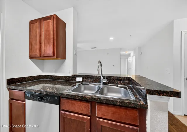 Listing Photo 5 - Condo for sale in building located at 3532 D'avinci Wy, Melbourne, FL 32901 - Unit #1055