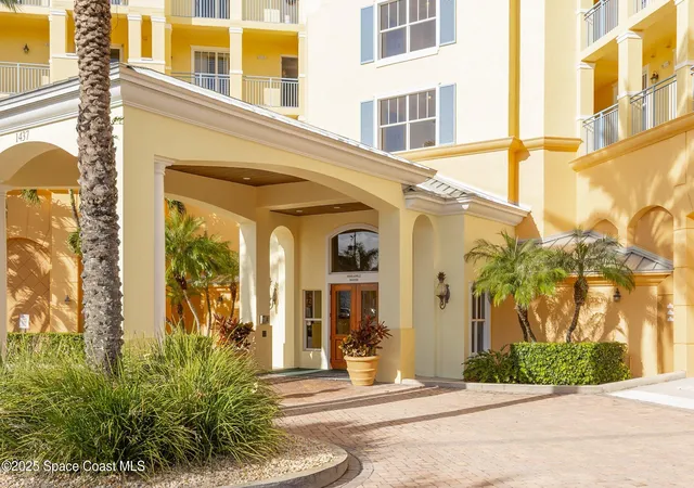 Listing Photo 1 - Condo for sale in building located at 1437 Pineapple Ave, Melbourne, FL 32935 - Unit #302