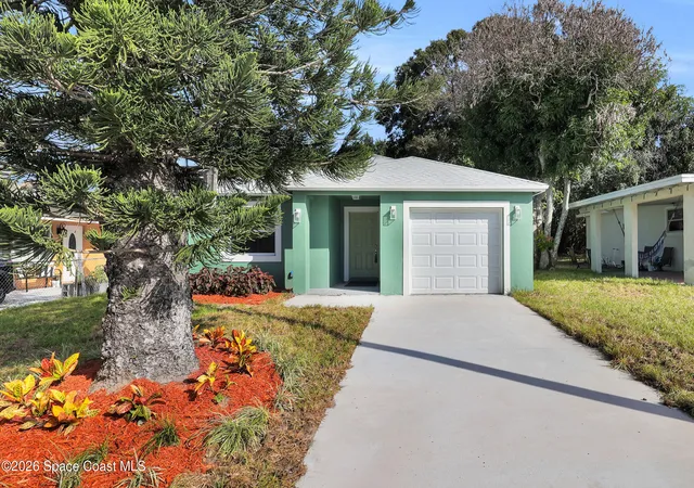 Single family home for sale at 2002 Ave M, Fort Pierce, FL 34950 | MLS# 1090852