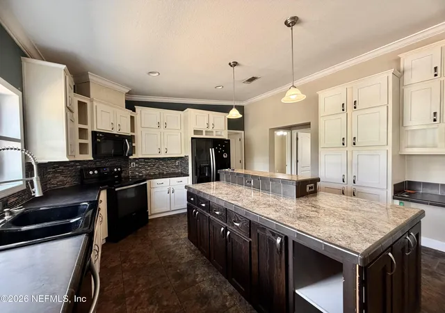 Photo 3 of Manufactured home for sale at 237 Sw Baron Glen, Fort White, FL 32038 | MLS# 2131556 | Listing updated on 2026-09-23