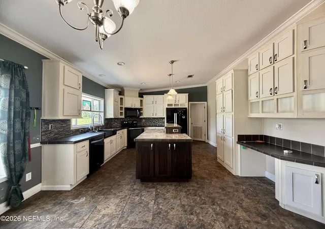 Photo 3 of Manufactured home for sale at 237 SW Baron Glen, Fort White, FL 32038 | MLS# 2131556 | Listing updated on 2026-09-23