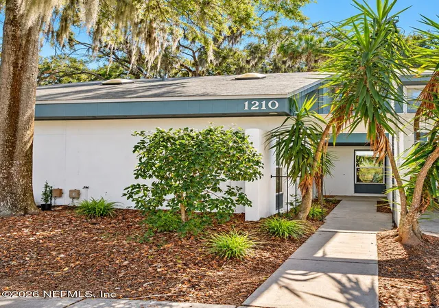Townhouse for sale at 1210 Wonderwood Dr, Jacksonville, FL 32233 | MLS# 2141583