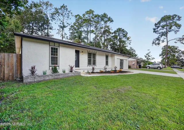Photo 2 of Single family home for sale at 962 Grv Park Dr E, Orange Park, FL 32073 | MLS# 2151426 | Listing updated on 2026-09-15