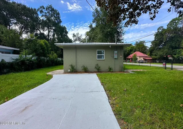 Photo 3 of Single family home for sale at 401 Husson Ave, Palatka, FL 32177 | MLS# 2159699 | Listing updated on 2026-09-22