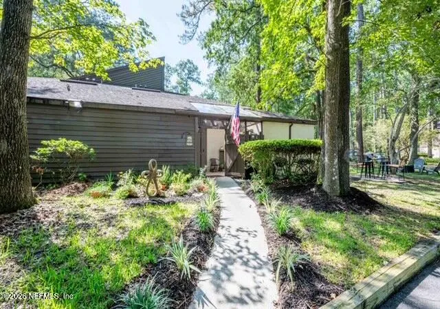 Photo 2 of Townhouse for sale at 10413 Big Tree Cir E, Jacksonville, FL 32257 | MLS# 2160089 | Listing updated on 2026-09-28