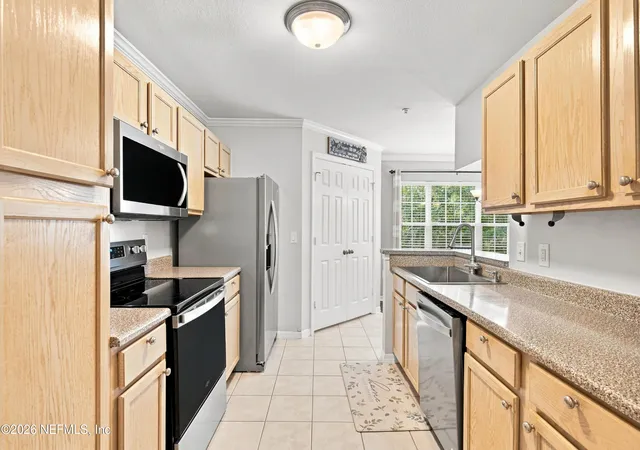 Listing Photo 5 - Condo for sale in building located at 7800 Pt Mdws Dr, Jacksonville, FL 32256 - Unit #332