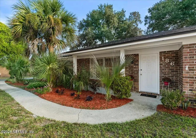 Photo 3 of Single family home for sale at 186 Foxridge Rd, Orange Park, FL 32065 | MLS# 2161603 | Listing updated on 2026-09-17