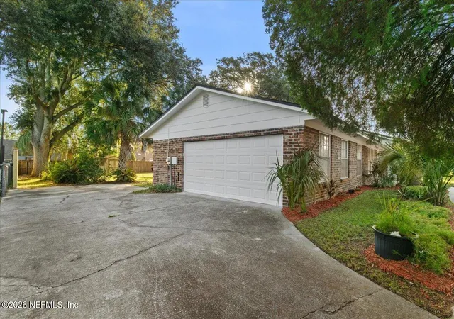 Photo 3 of Single family home for sale at 186 Foxridge Rd, Orange Park, FL 32065 | MLS# 2161603 | Listing updated on 2026-09-17