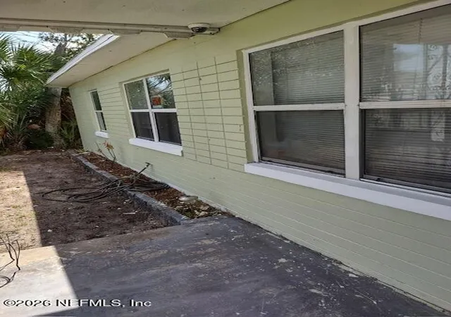 Photo 2 of Single family home for sale at 802 Derbyshire Rd, Daytona Beach, FL 32117 | MLS# 2161689 | Listing updated on 2026-09-09