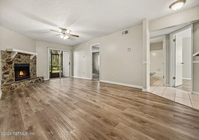 Listing Photo 4 - Condo for sale in building located at 3270 Ricky Dr, Jacksonville, FL 32223 - Unit #304