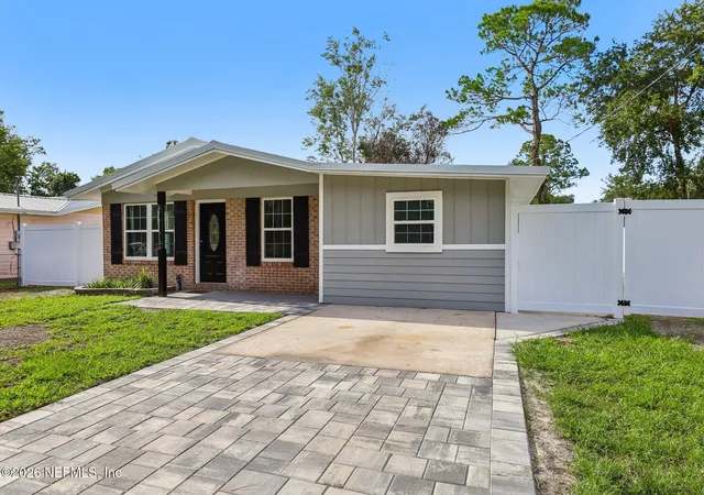 Photo 2 of Single family home for sale at 1102 Walnut St, Green Cove Springs, FL 32043 | MLS# 2163152 | Listing updated on 2026-09-15