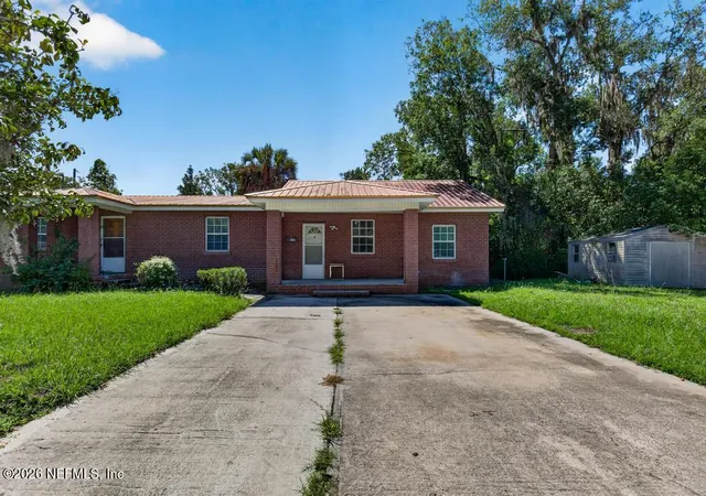 Photo 2 of Single family home for sale at 615 Walburg St, Green Cove Springs, FL 32043 | MLS# 2162839 | Listing updated on 2026-09-07