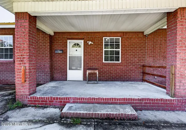 Photo 3 of Single family home for sale at 615 Walburg St, Green Cove Springs, FL 32043 | MLS# 2162839 | Listing updated on 2026-09-07