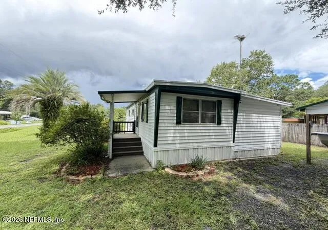 Photo 3 of Manufactured home for sale at 216 Lake Ln, Crescent City, FL 32112 | MLS# 2163929 | Listing updated on 2026-10-06