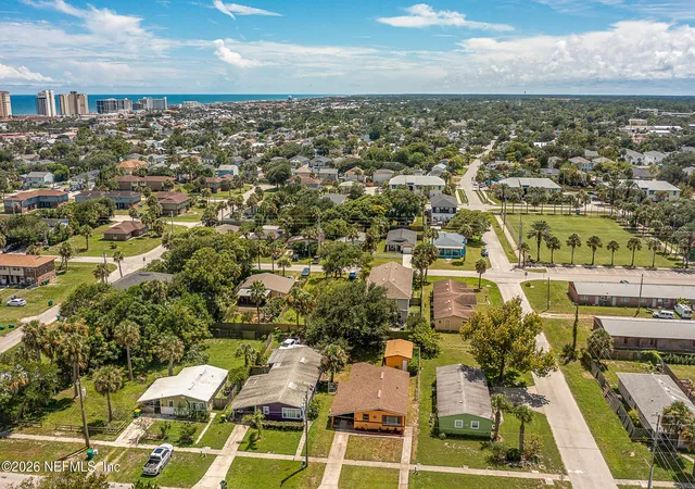 Photo 2 of Single family home for sale at 628 3rd Avenue S, Jacksonville Beach, FL 32250 | MLS# 2162977 | Listing updated on 2026-09-02
