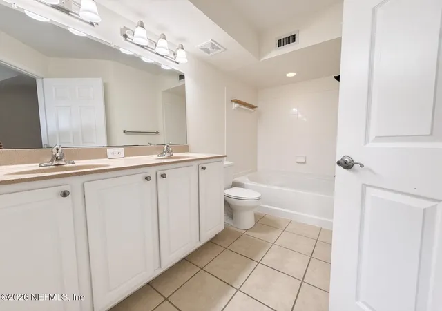 Photo 4 of Condo for sale at 10075 Gate Pkwy N #1610, Jacksonville, FL 32246 | MLS# 2163185 | Listing updated on 2026-09-17