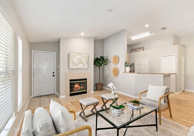 Listing Photo 4 - Condo for sale in building located at 37 Jardin De Mer Pl, Jacksonville Beach, FL 32250 - Unit #37